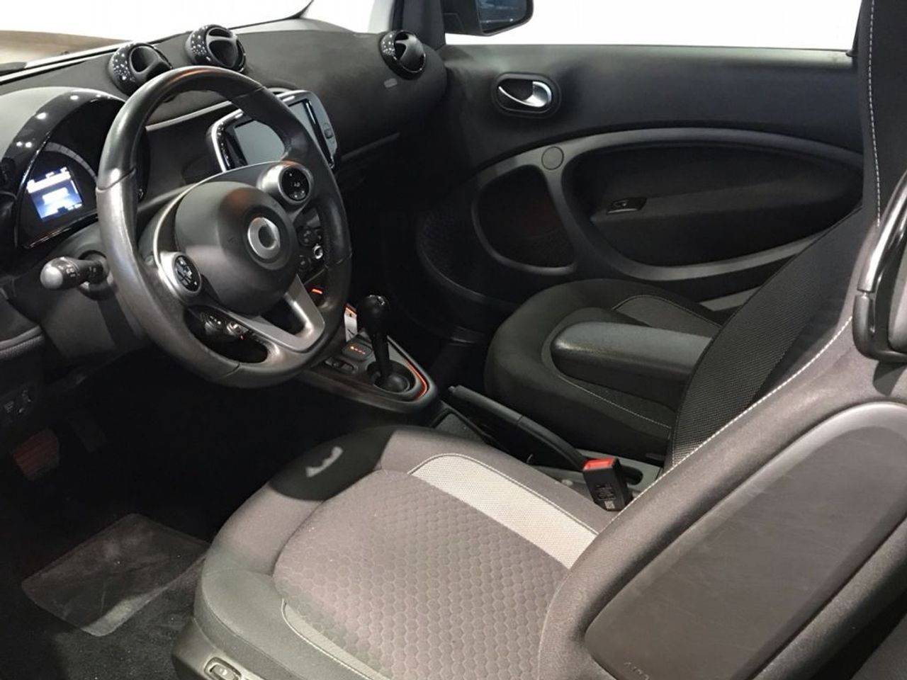 smart-fortwo-60kw81cv-eq-coupe-imagen-5