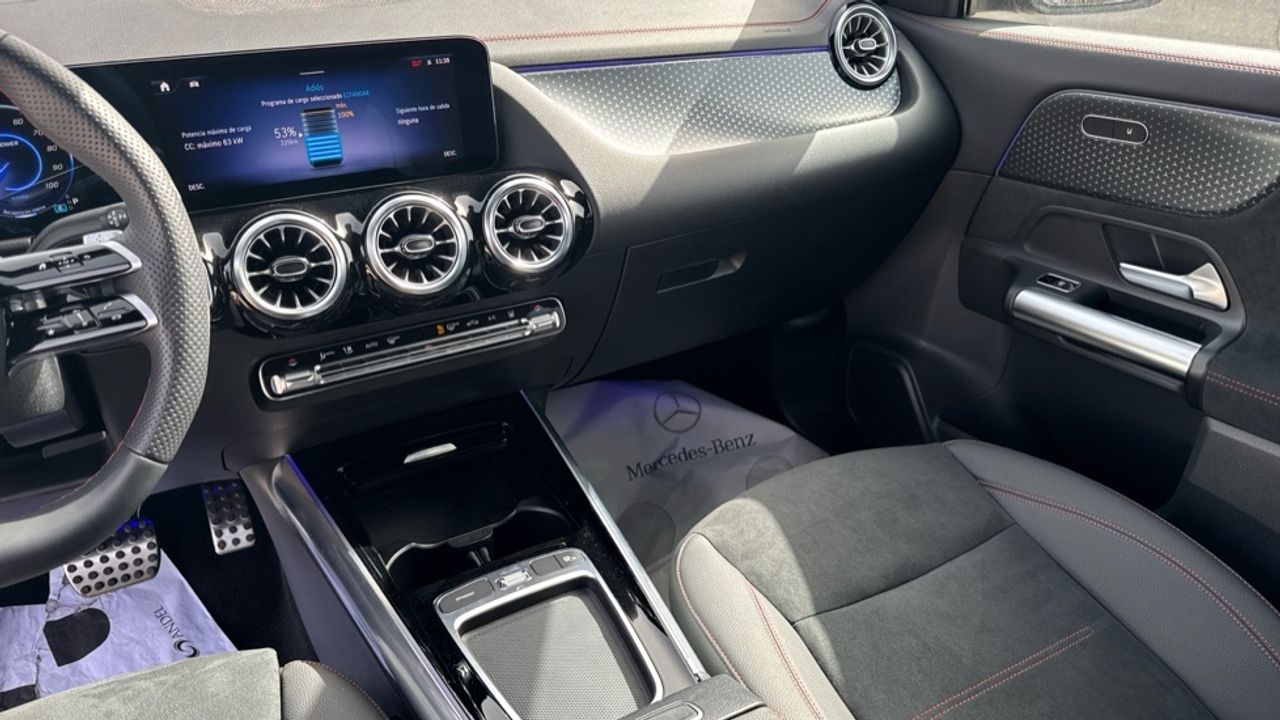 mercedes-eqa-250+-+-amg-line-imagen-9