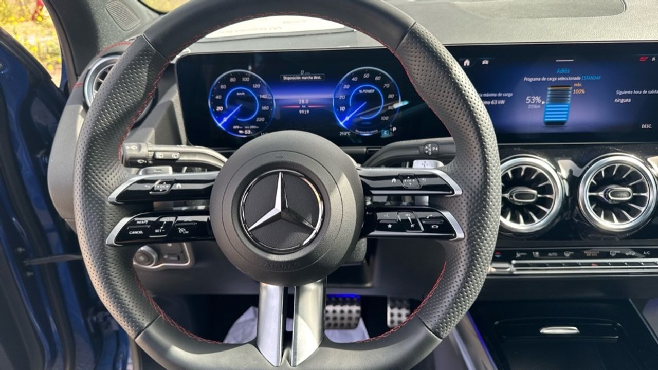 mercedes-eqa-250+-+-amg-line-imagen-8