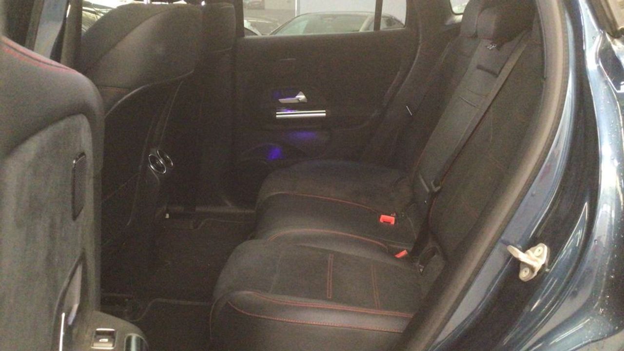 mercedes-eqa-250-amg-line-imagen-10