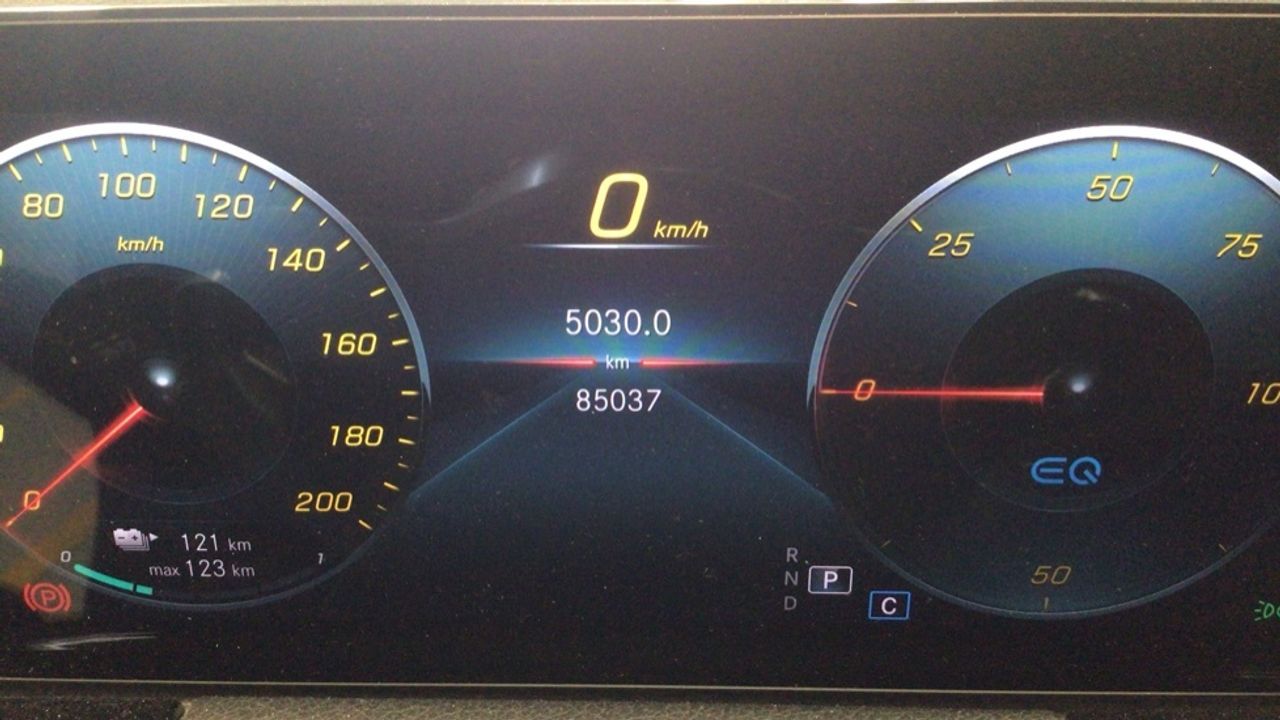 mercedes-eqa-250-amg-line-imagen-24