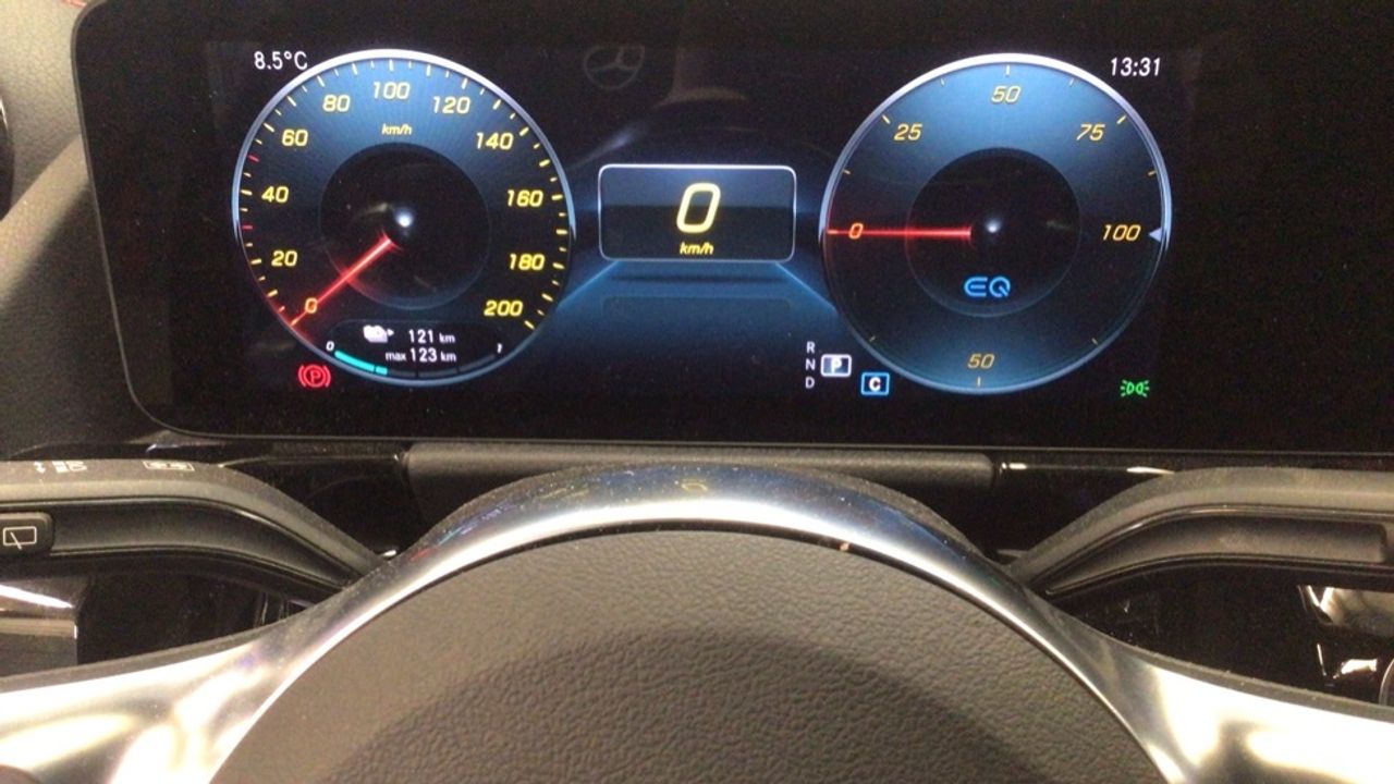 mercedes-eqa-250-amg-line-imagen-17