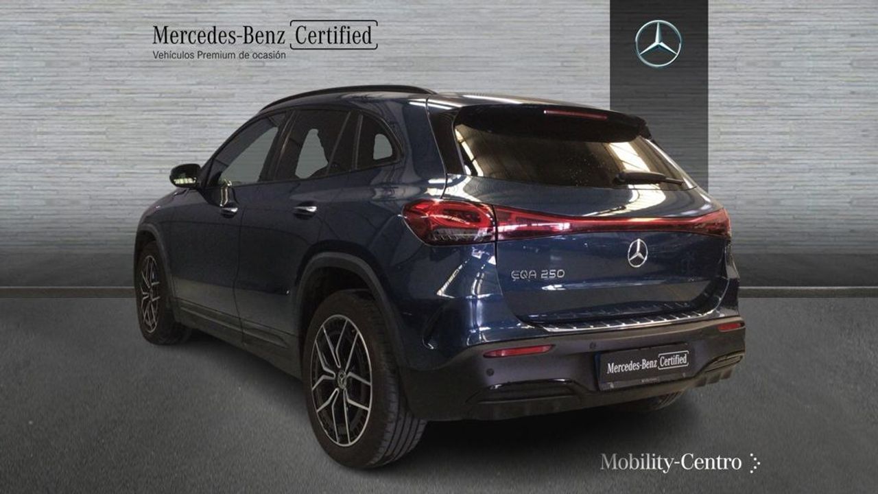 mercedes-eqa-250-amg-line-imagen-3