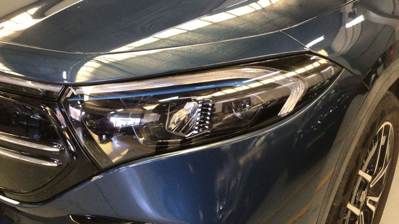 mercedes-eqa-250-amg-line-imagen-13