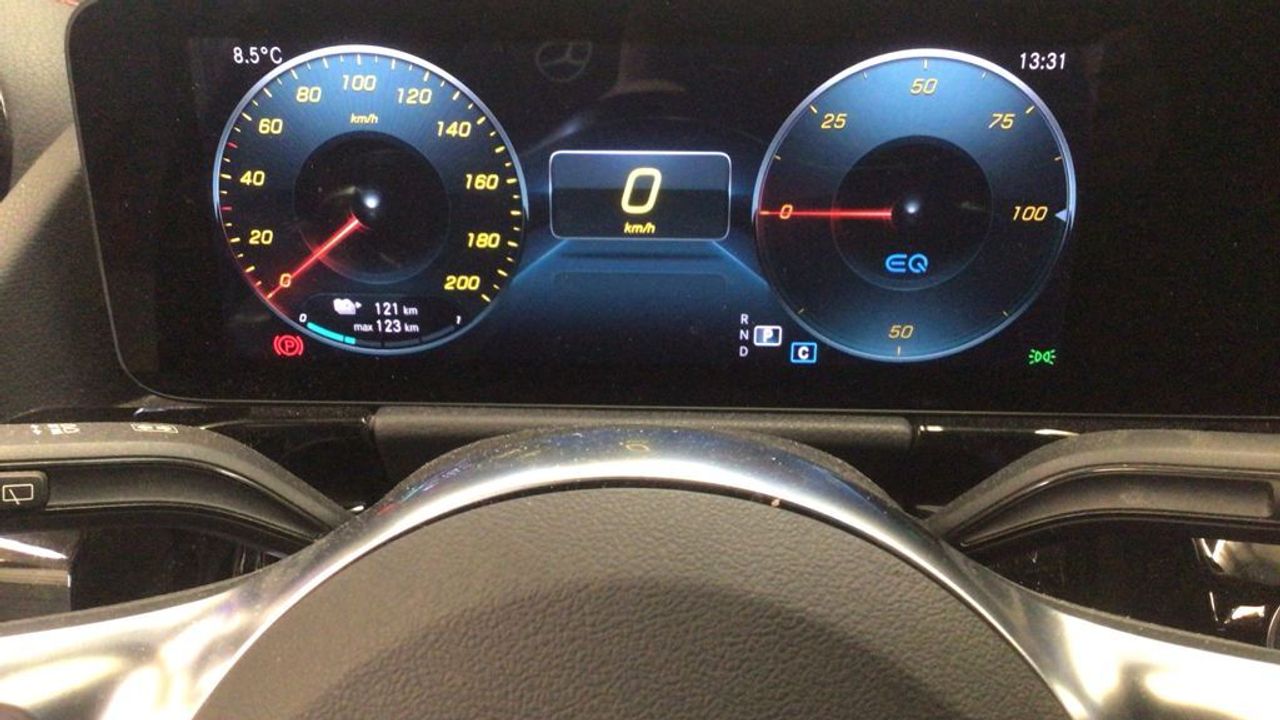 mercedes-eqa-250-amg-line-imagen-17