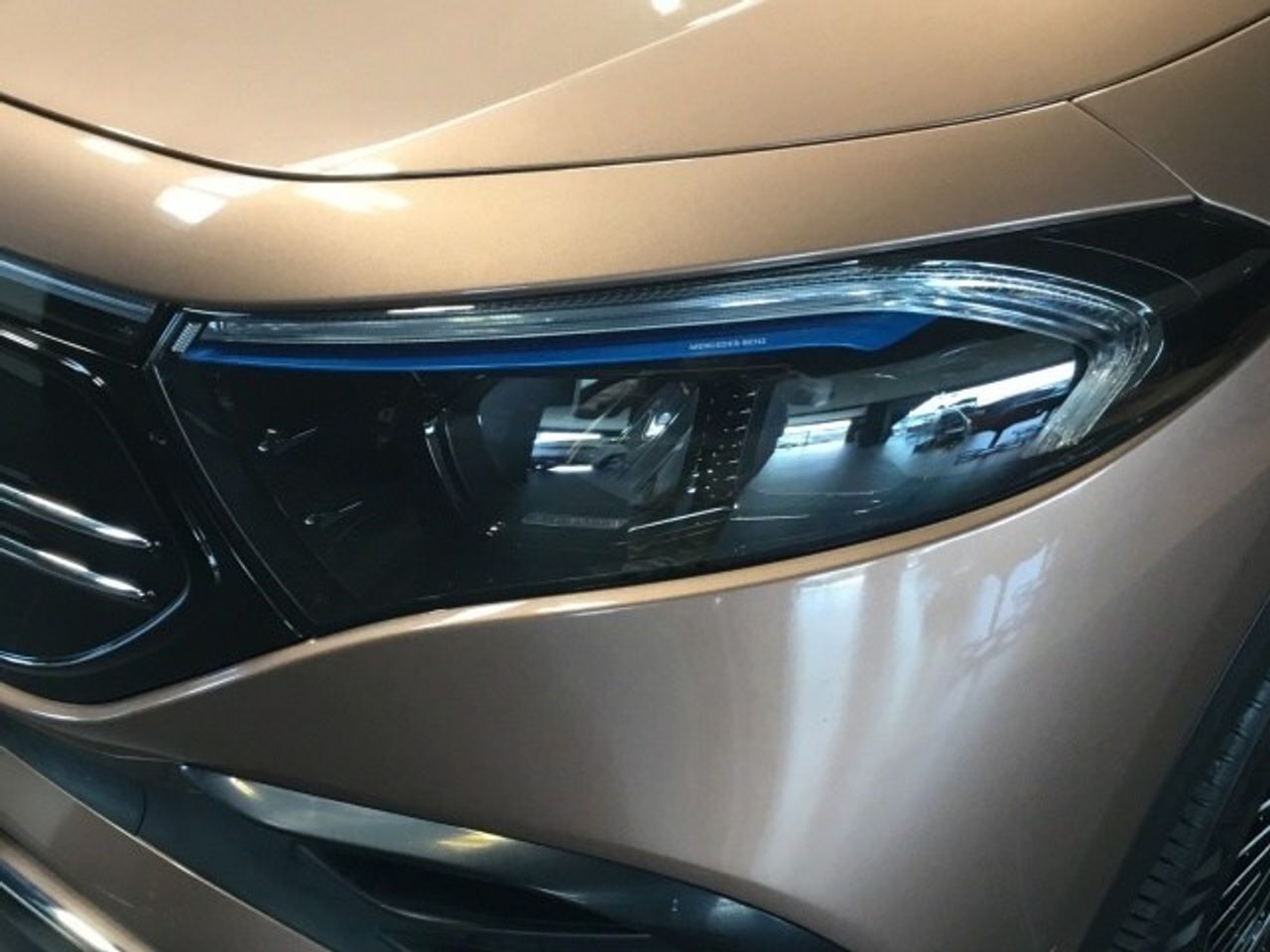 mercedes-eqa-250-amg-line-imagen-12