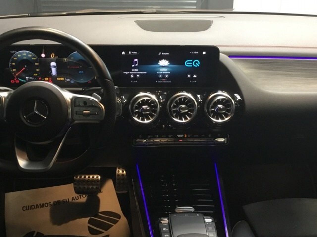 mercedes-eqa-250-amg-line-imagen-7
