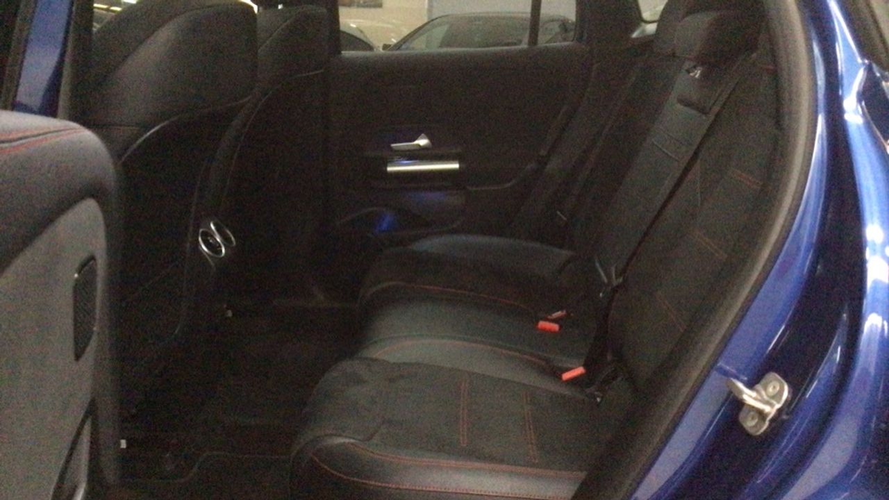 mercedes-eqa-250+-+-amg-line-imagen-10