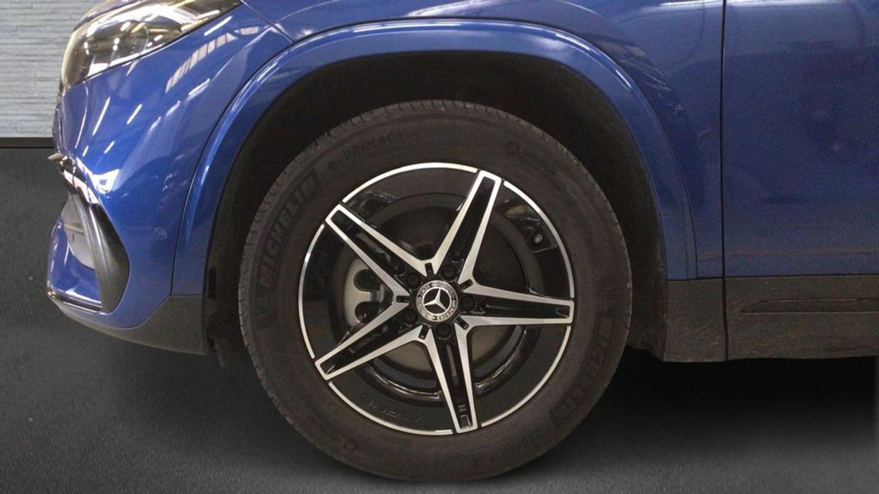 mercedes-eqa-250+-+-amg-line-imagen-4