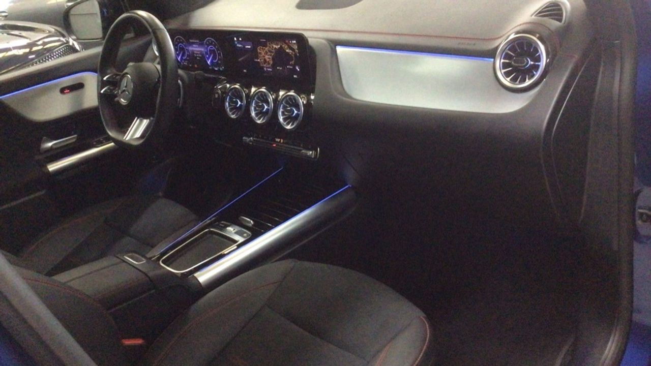 mercedes-eqa-250+-+-amg-line-imagen-9