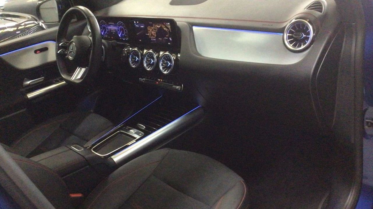 mercedes-eqa-250+-+-amg-line-imagen-9