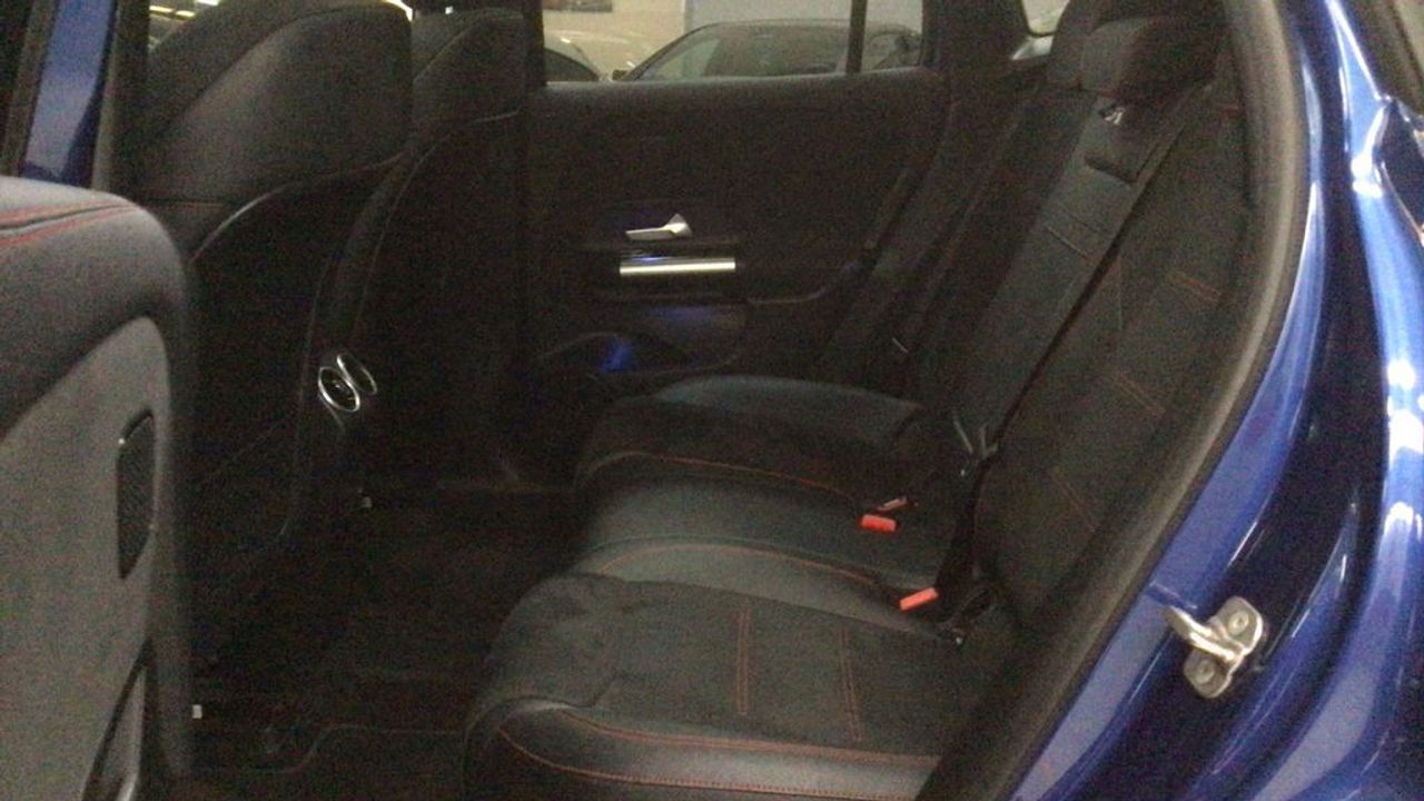 mercedes-eqa-250+-+-amg-line-imagen-10