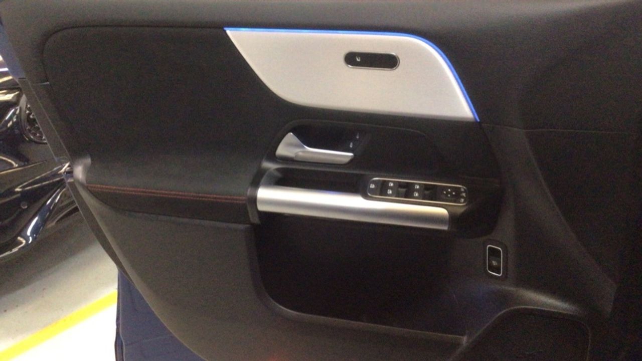 mercedes-eqa-250+-+-amg-line-imagen-22