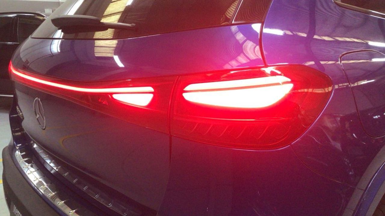 mercedes-eqa-250+-+-amg-line-imagen-14