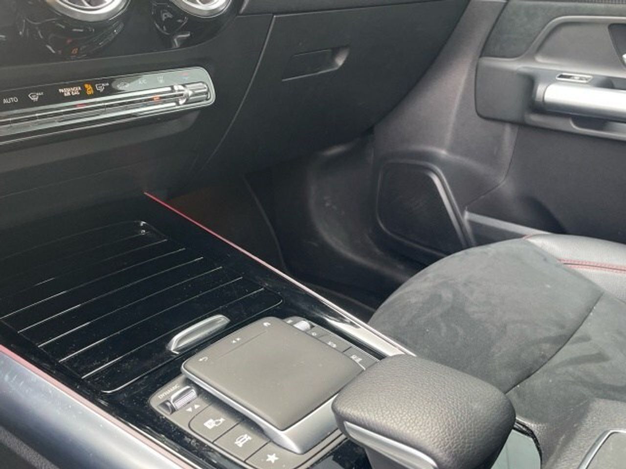 mercedes-eqa-250+-+-amg-line-imagen-15