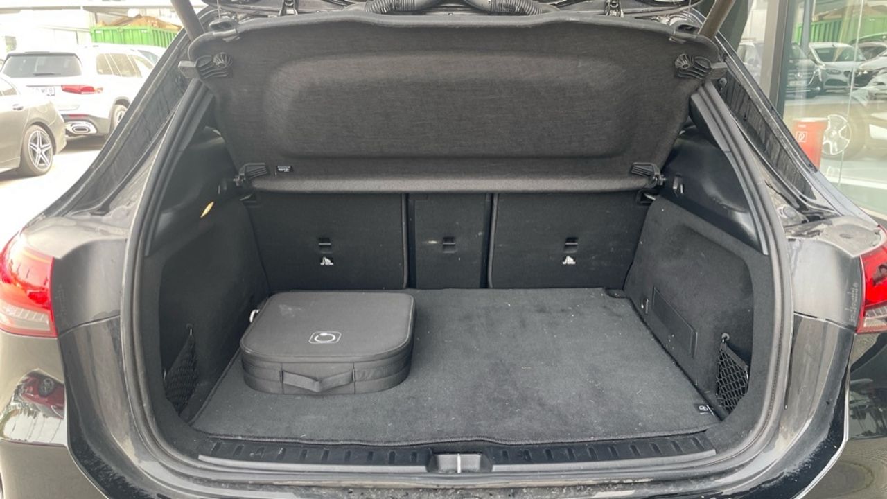 mercedes-eqa-250+-+-amg-line-imagen-11