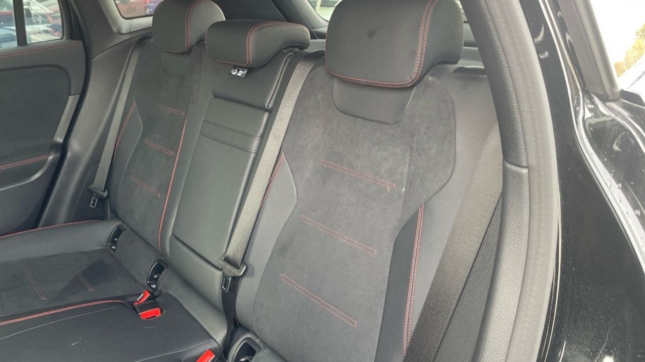 mercedes-eqa-250+-+-amg-line-imagen-10