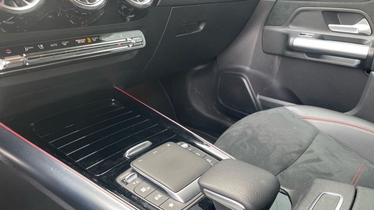 mercedes-eqa-250+-+-amg-line-imagen-16