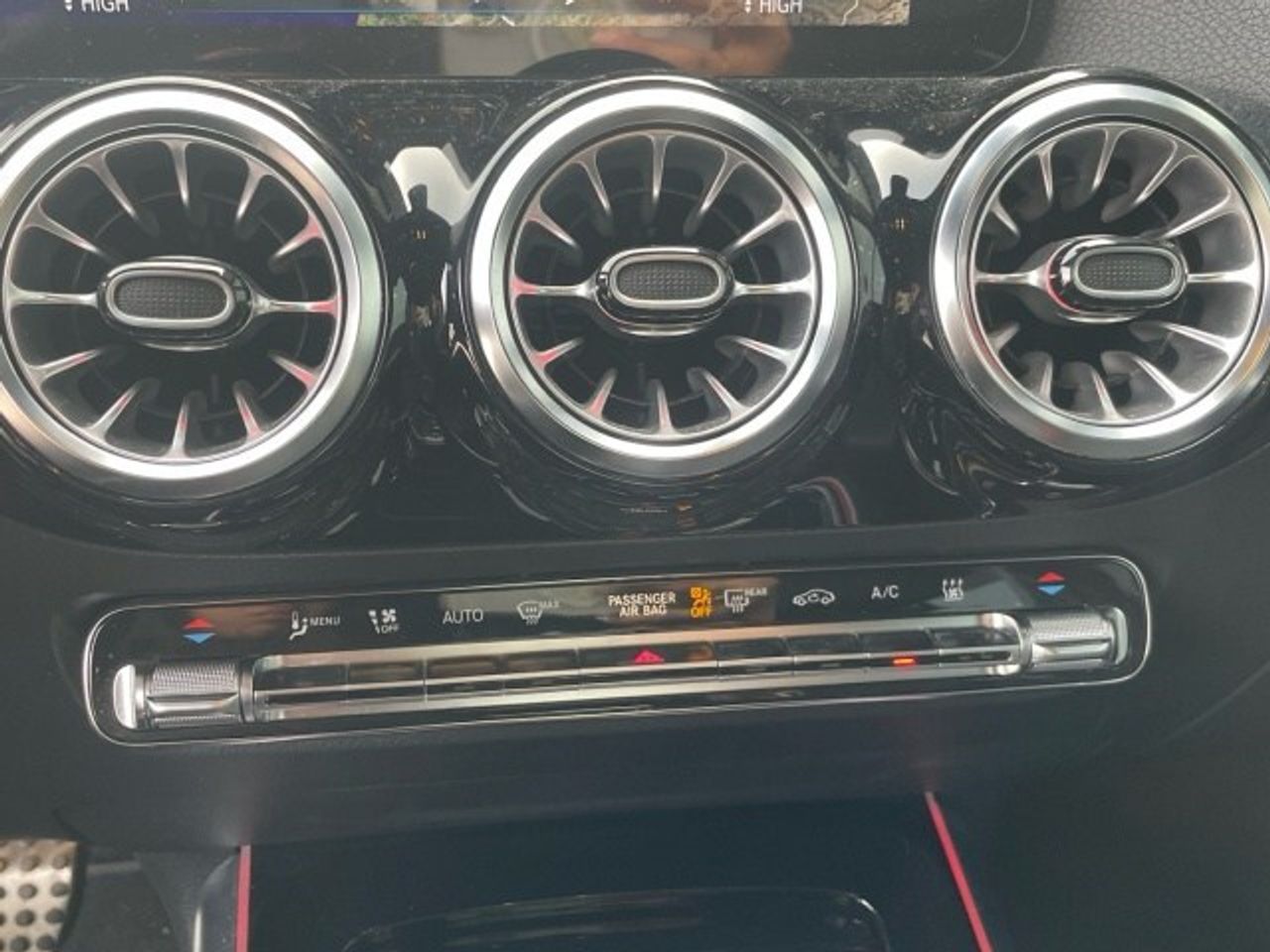 mercedes-eqa-250+-+-amg-line-imagen-14