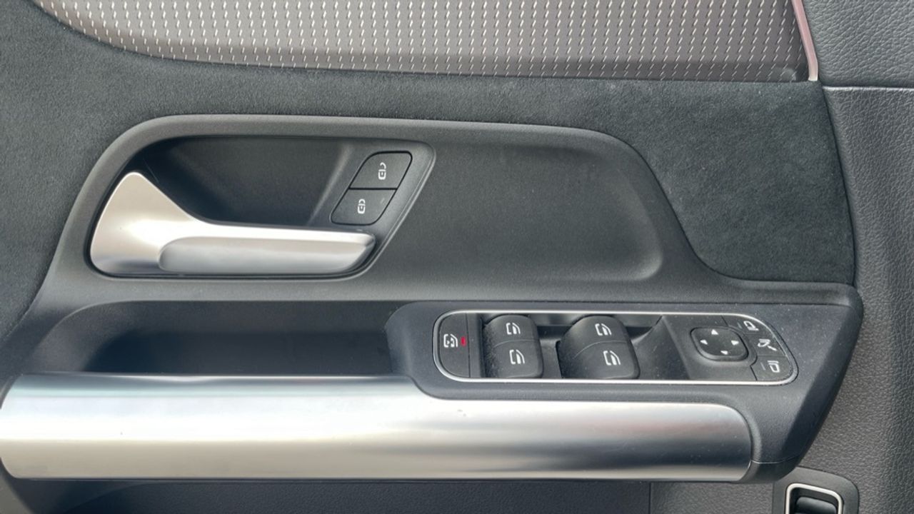 mercedes-eqa-250+-+-amg-line-imagen-17