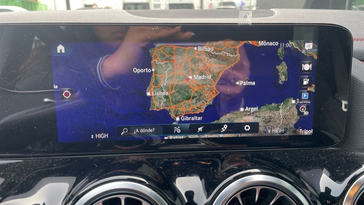 mercedes-eqa-250+-+-amg-line-imagen-14