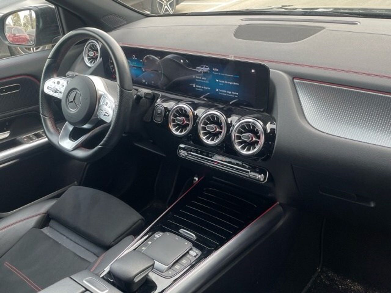 mercedes-eqa-250+-+-amg-line-imagen-9