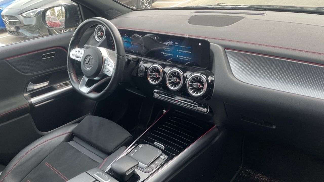 mercedes-eqa-250+-+-amg-line-imagen-9