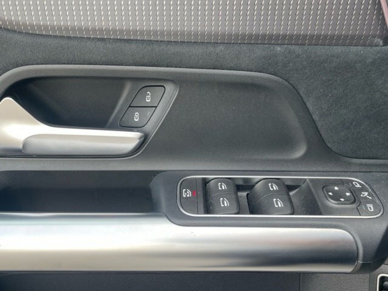 mercedes-eqa-250+-+-amg-line-imagen-16