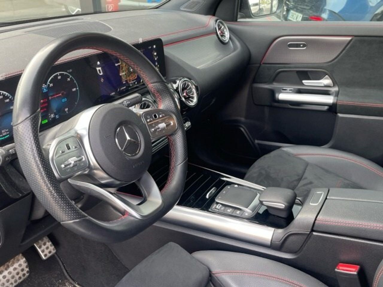 mercedes-eqa-250+-+-amg-line-imagen-5