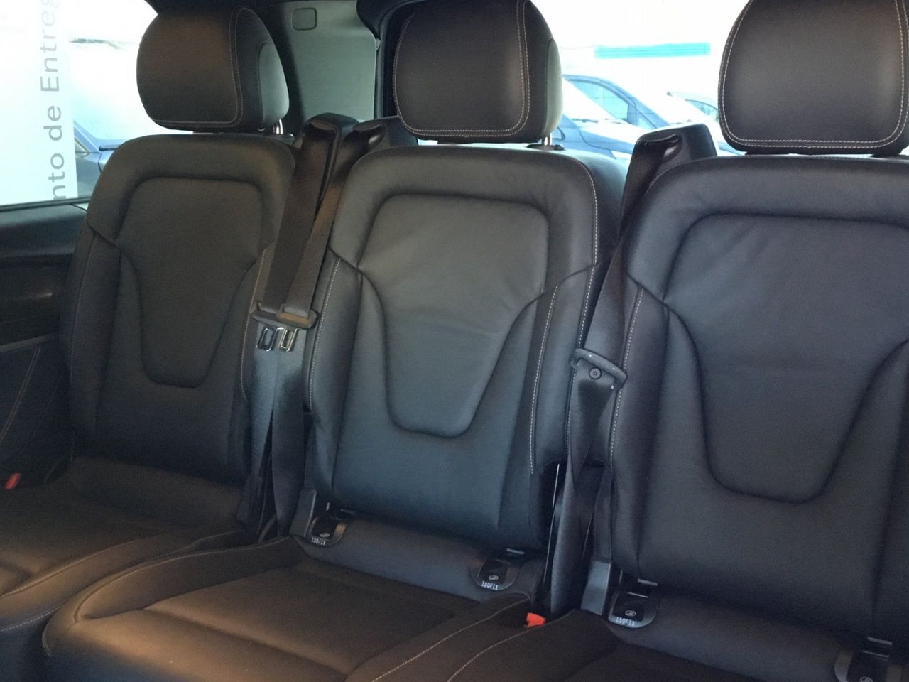 mercedes-eqv-300-larga-e100-imagen-12