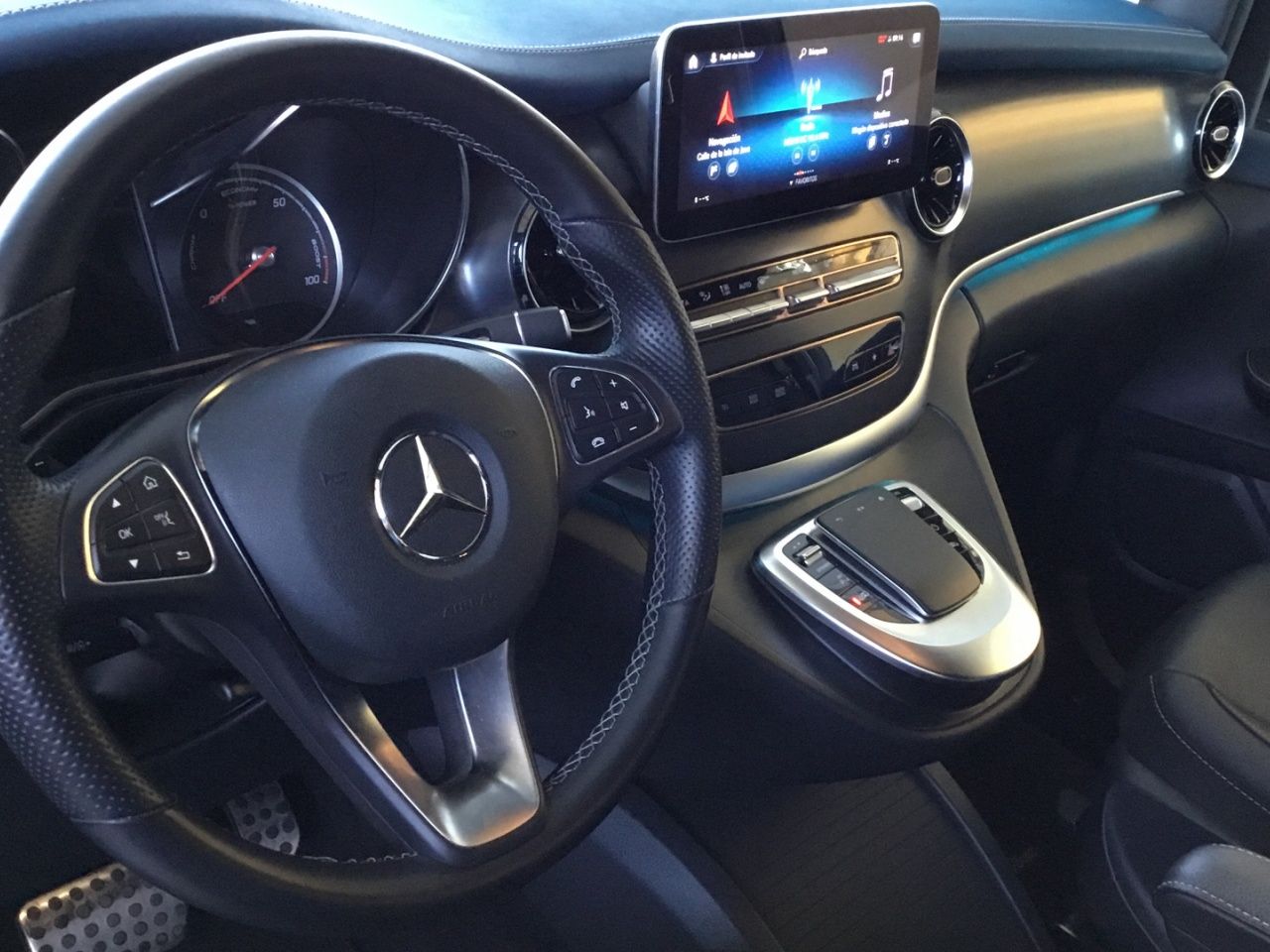 mercedes-eqv-300-larga-e100-imagen-5