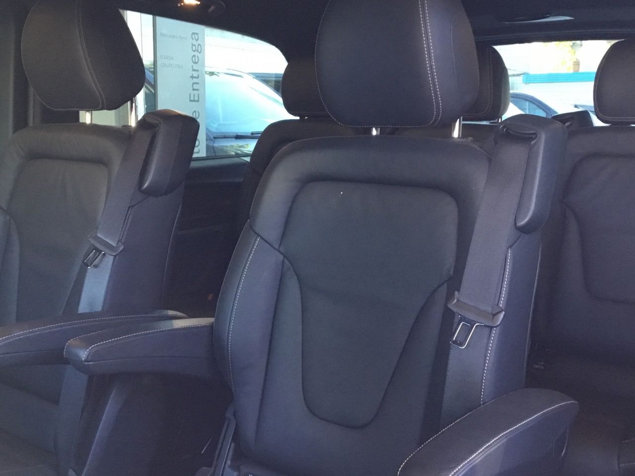mercedes-eqv-300-larga-e100-imagen-11