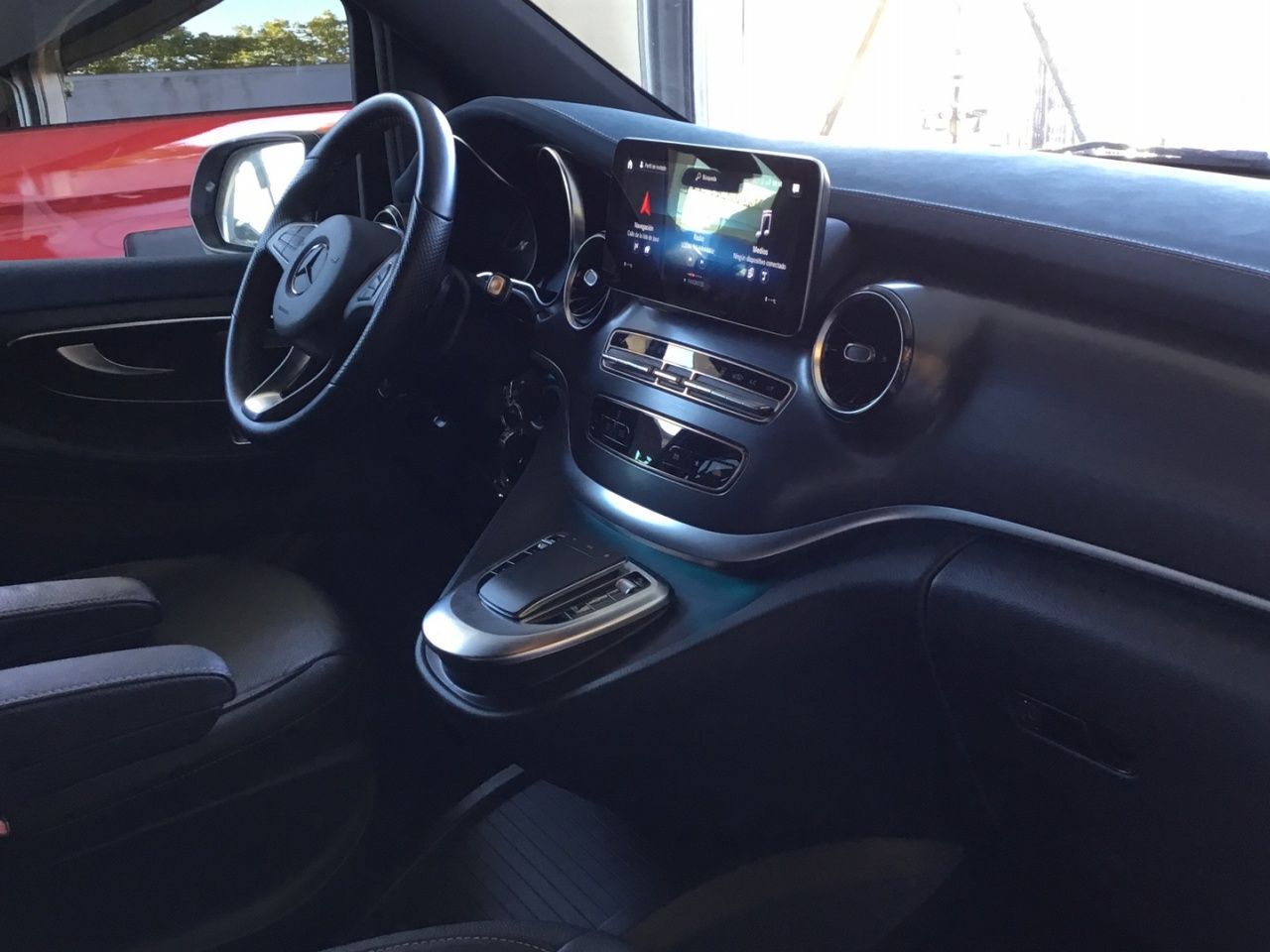 mercedes-eqv-300-larga-e100-imagen-7