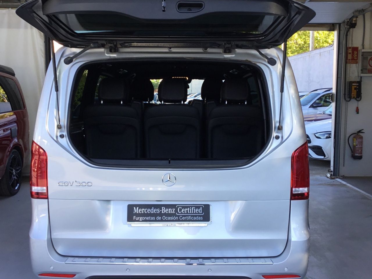mercedes-eqv-300-larga-e100-imagen-14