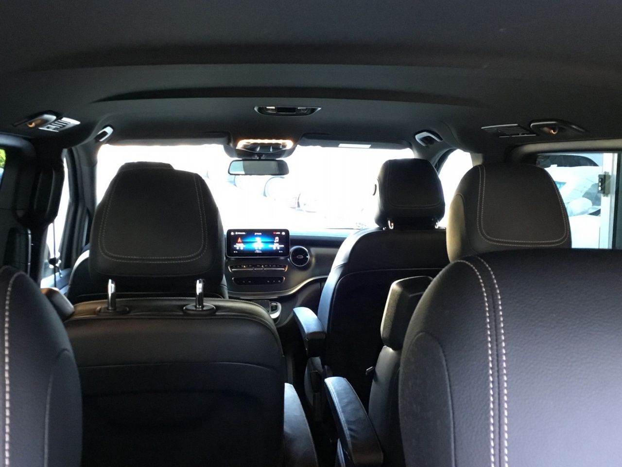 mercedes-eqv-300-larga-e100-imagen-16