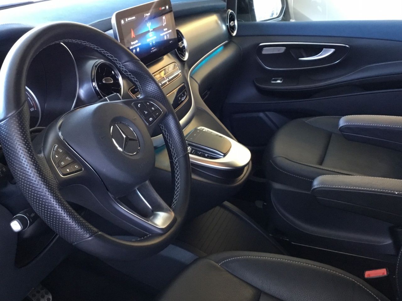 mercedes-eqv-300-larga-e100-imagen-6