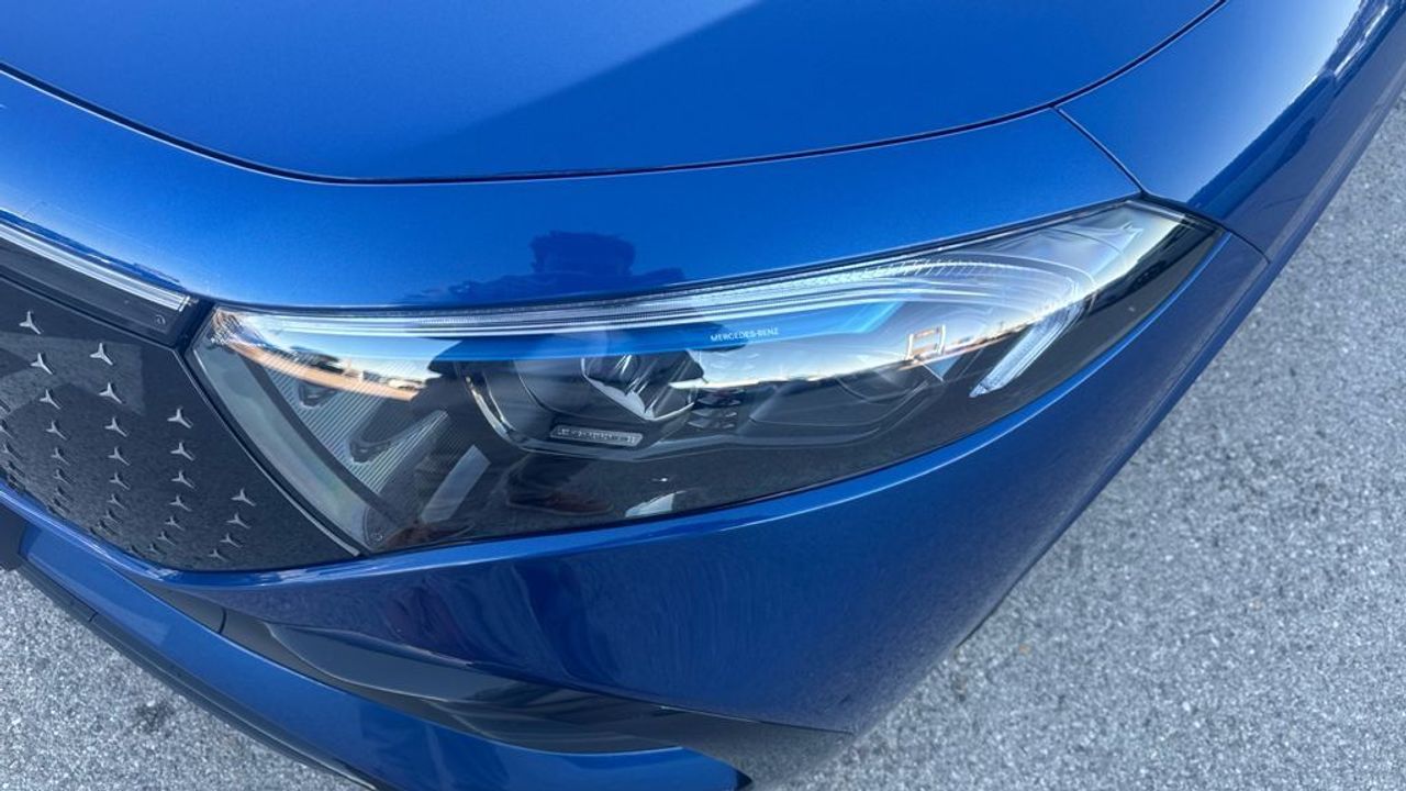 mercedes-eqa-250+-+-amg-line-imagen-11