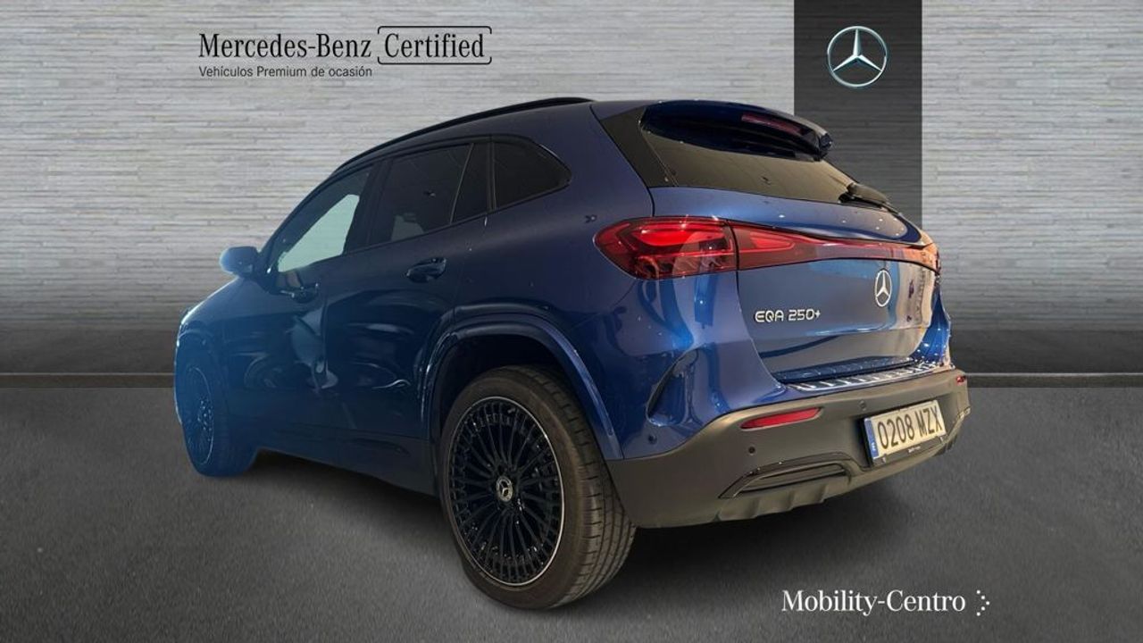 mercedes-eqa-250+-+-amg-line-imagen-3