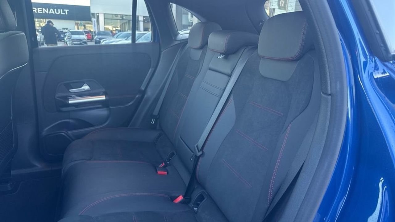 mercedes-eqa-250+-+-amg-line-imagen-10