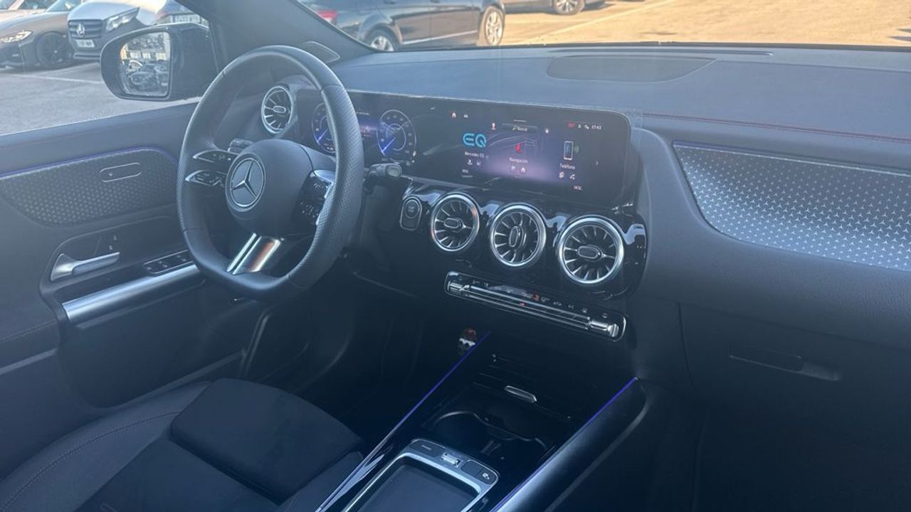 mercedes-eqa-250+-+-amg-line-imagen-9