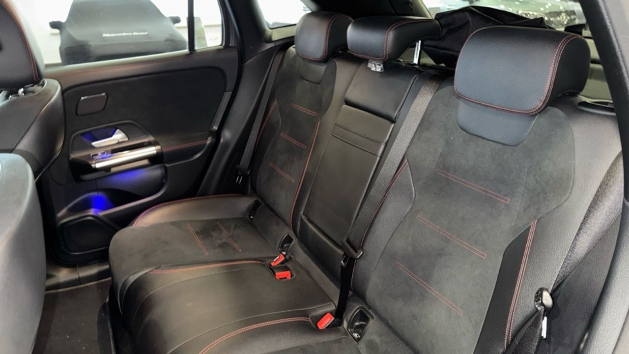 mercedes-eqa-250-amg-line-imagen-10