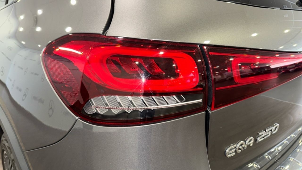 mercedes-eqa-250-amg-line-imagen-24