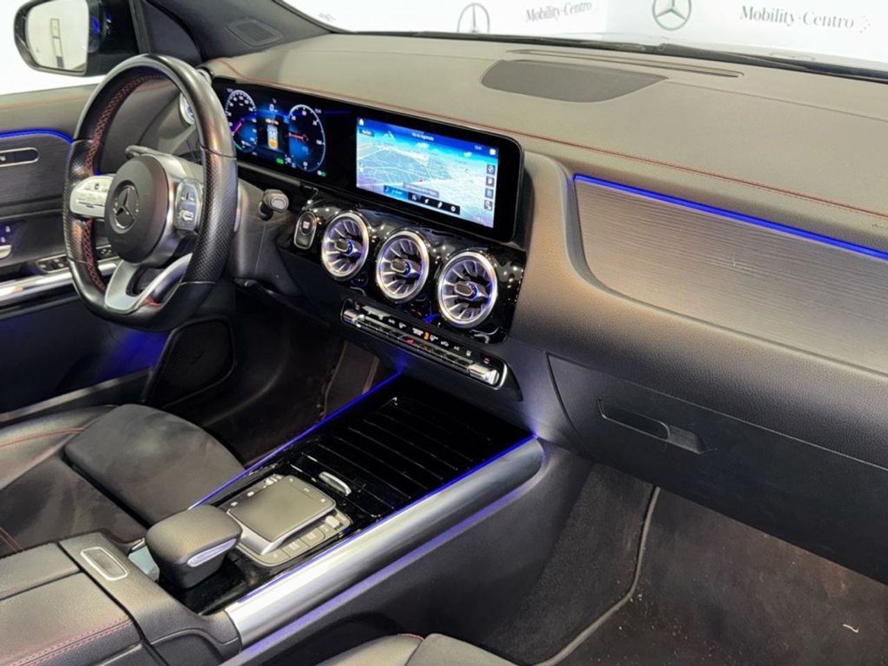 mercedes-eqa-250-amg-line-imagen-9