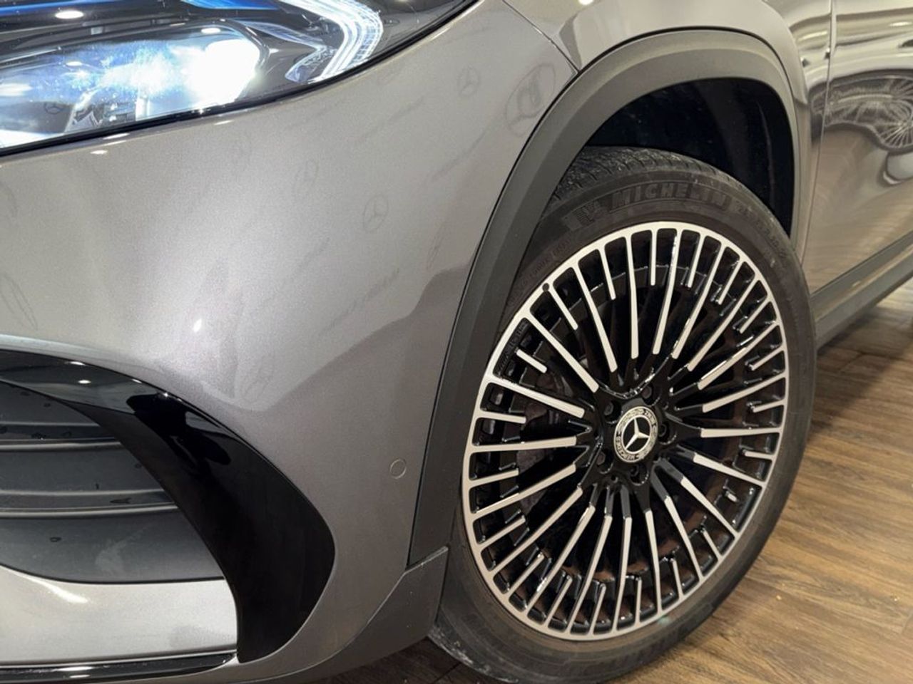 mercedes-eqa-250-amg-line-imagen-12