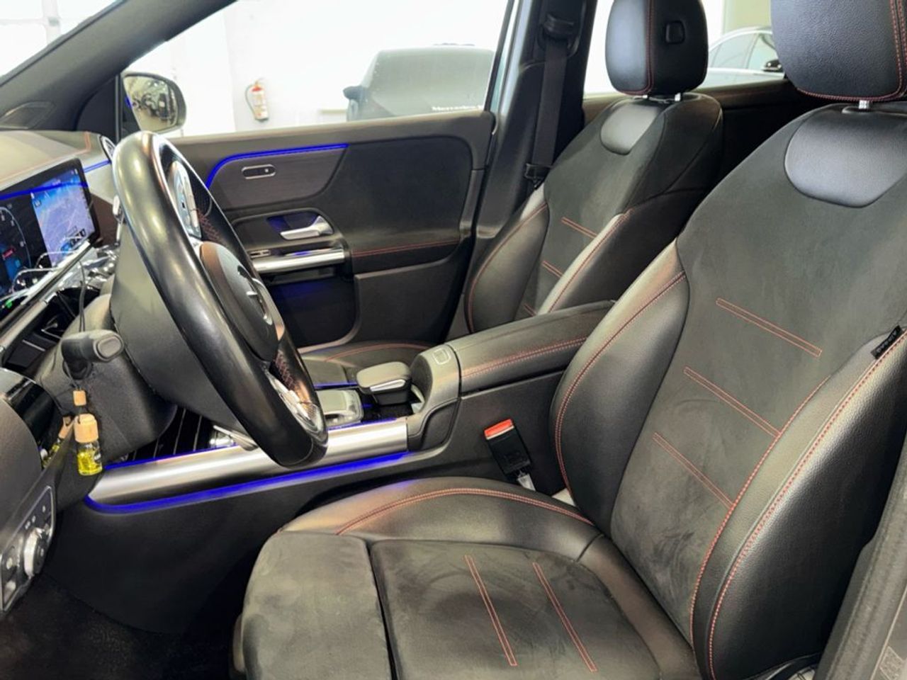 mercedes-eqa-250-amg-line-imagen-6