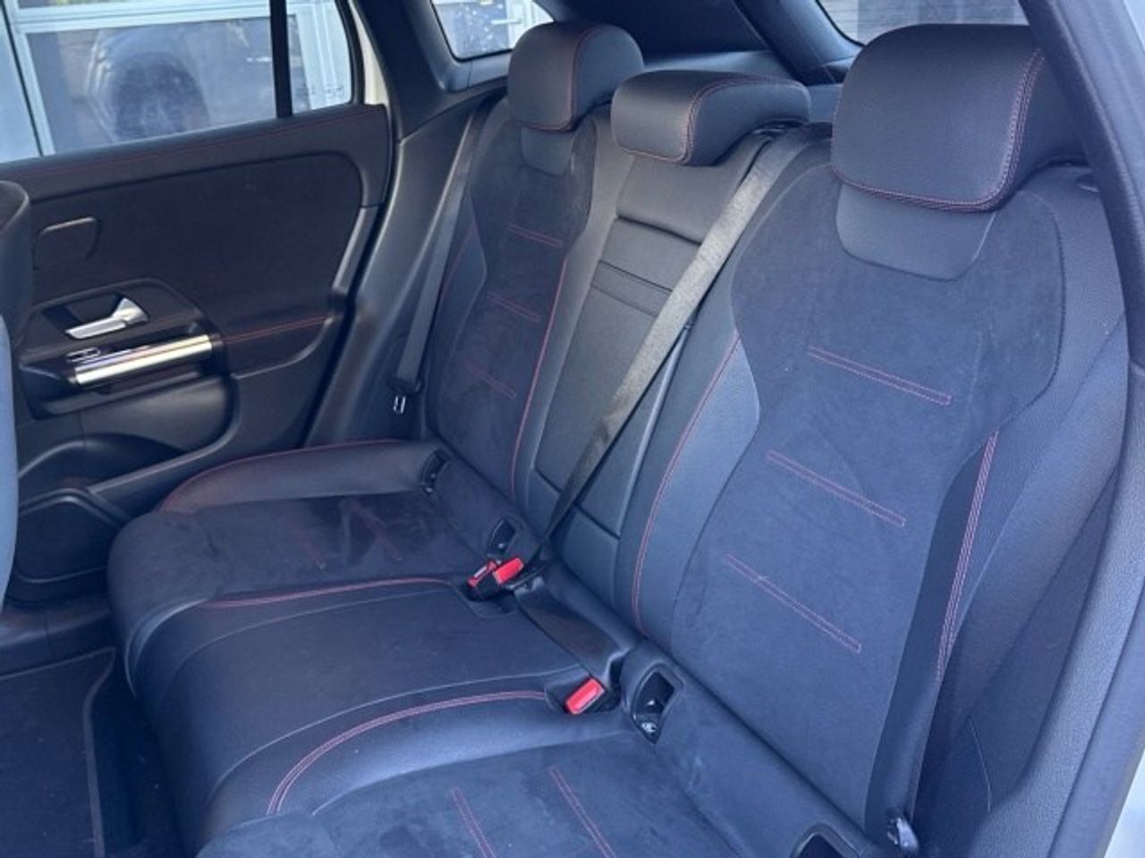 mercedes-eqa-250+-+-amg-line-imagen-10