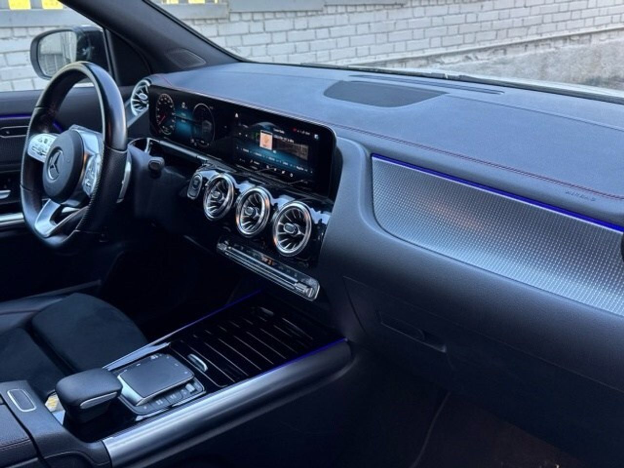 mercedes-eqa-250+-+-amg-line-imagen-9