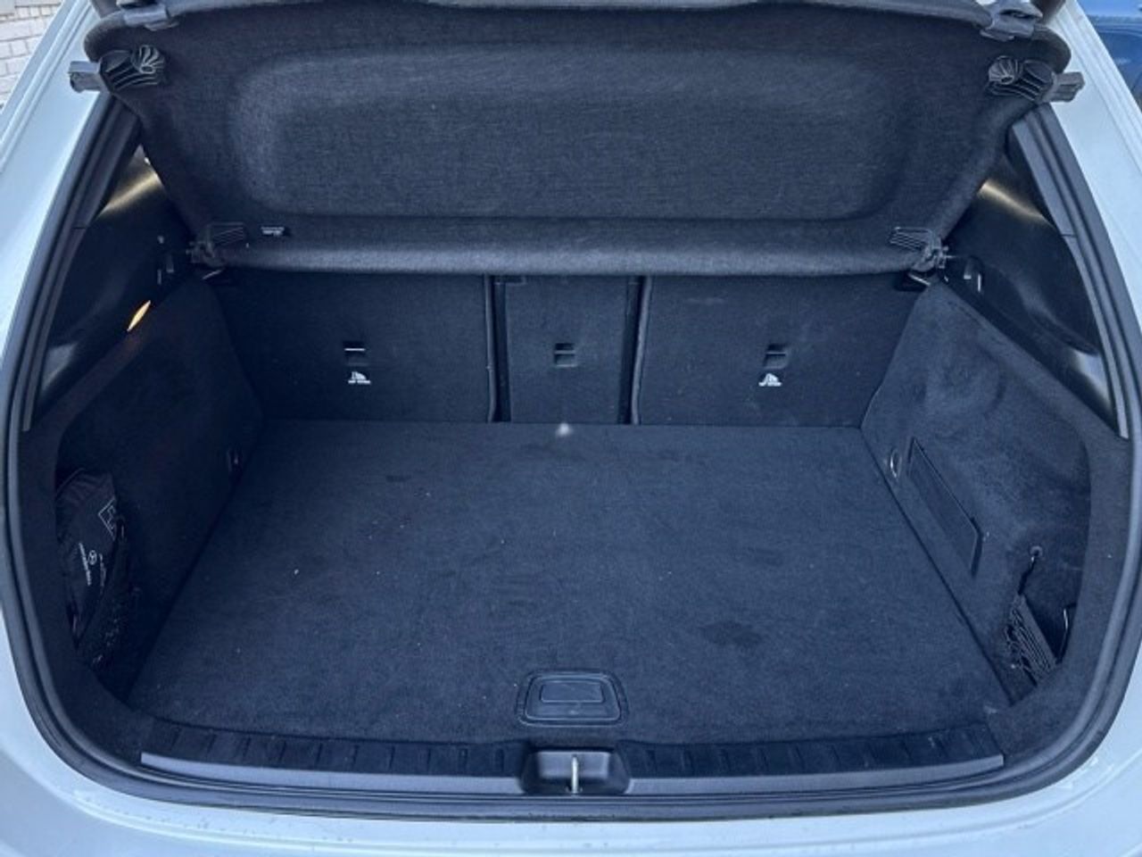 mercedes-eqa-250+-+-amg-line-imagen-12