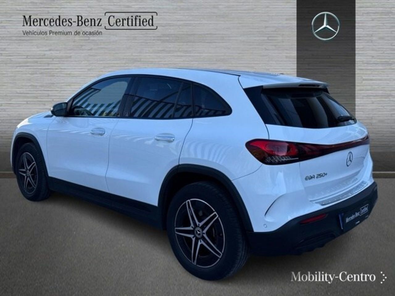 mercedes-eqa-250+-+-amg-line-imagen-3