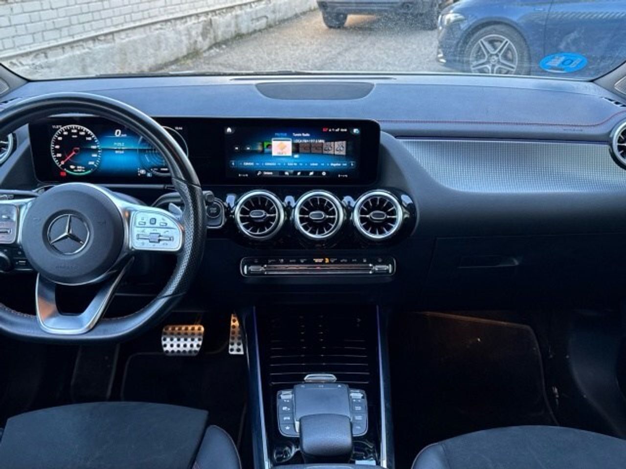 mercedes-eqa-250+-+-amg-line-imagen-7